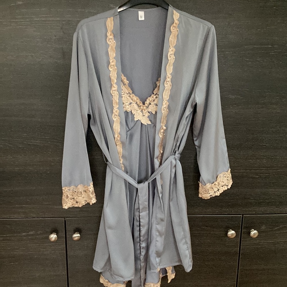 New Grey Blue Negligee w Belted Dressing Gown Edges in Blush Lace Med